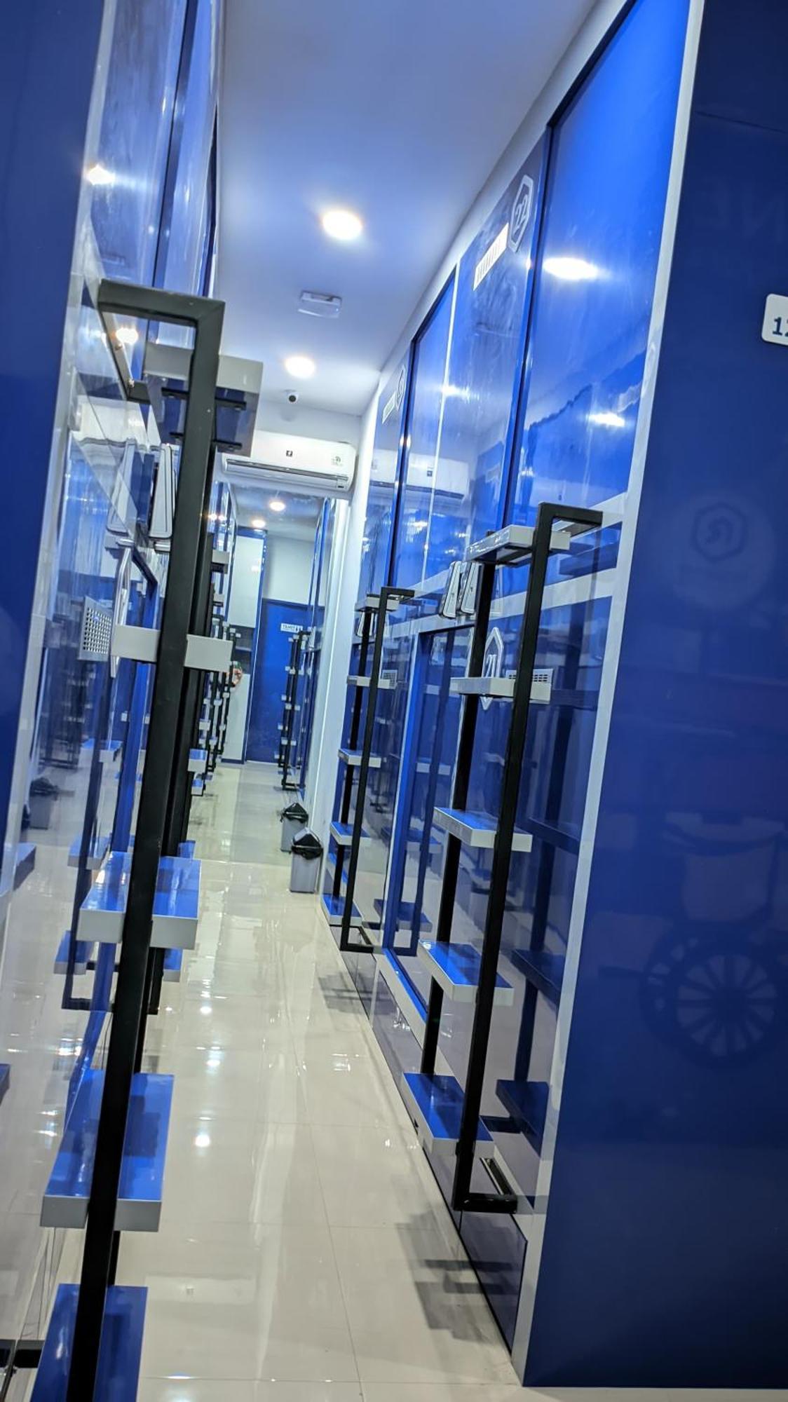 Отель Rosalyne Sleepbox Tugu 2 Джокьякарта Экстерьер фото